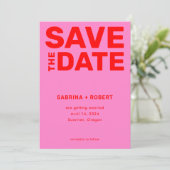Retro Bold Hot Roze & Rode Typografie Huwelijk Save The Date (Staand voorkant)