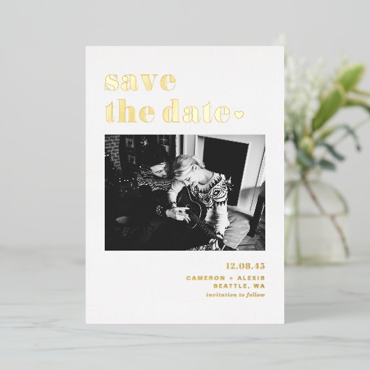 Retro Bold Typografie Foto opslaan Datum Folie Uitnodiging (Staand Voorkant)