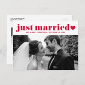 Retro Bold Typografie Red Just Married Foto Briefkaart (Voorkant / Achterkant)