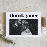 Retro Bold Typography Black Heart Photo Wedding Bedankkaart<br><div class="desc">Stuur oprechte waardering met onze aanpasbare foto bruiloft bedankkaart, ontworpen om prachtig mix retro vet typografie met een elegant handgeschreven script. Deze kaart biedt een unieke en stijlvolle manier om uw dankbaarheid te uiten aan gasten die uw speciale dag hebben gevierd. Personaliseer de kaart moeiteloos met uw unieke bedankbericht. U...</div>