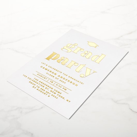 Retro Bold Typography Graduation Party Gold Folie Uitnodiging (Gedraaid)