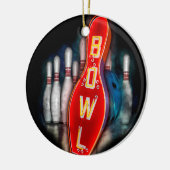 Retro Bowl met bowlingpennen en -bal Keramisch Ornament (Links)