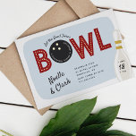 Retro  Bowling Theme Rehearsal Dinner Folie Uitnodiging<br><div class="desc">Kute en creatieve bowling alley repetities uit eten met gouden folie accenten zijn "laat de goede tijden over de bovenkant in retro lettering met een bowlingbal in plaats van de letter "O". Pas je aan met je bowlingthemarepetities voor het avondeten. De datum en de tijd verschijnen op een speld van...</div>