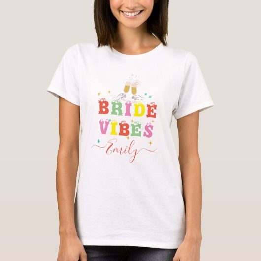 Retro Bride Vibes Aangepaste naam Bachelorette Par T-shirt (Voorkant)