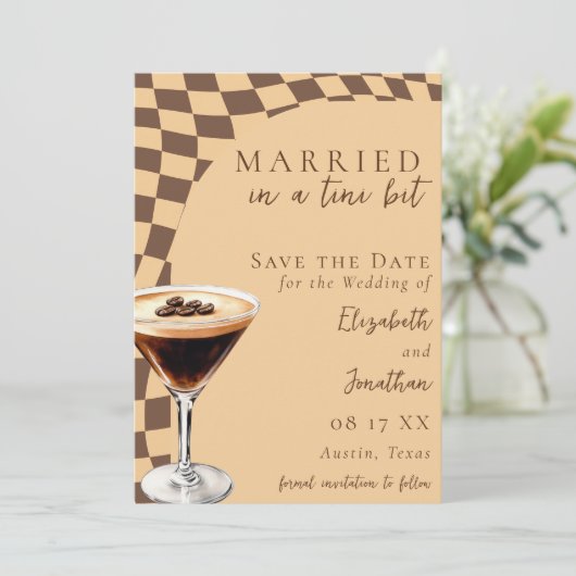 Retro Bruin Beige Espresso Martini Fotobruiloft Save The Date (Staand voorkant)
