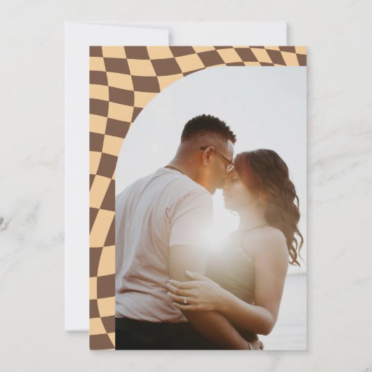 Retro Bruin Beige Espresso Martini Fotobruiloft Save The Date (Achterkant)