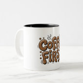 Retro-bubbeltypografie mok met 'Coffee First' (Voorkant links)