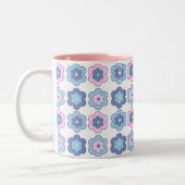 Retro Bubble Flowers (pink and blue)  Pattern Tweekleurige Koffiemok (Links)