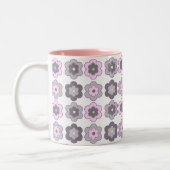 Retro Bubble Flowers (pink and gray)  Pattern Tweekleurige Koffiemok (Links)