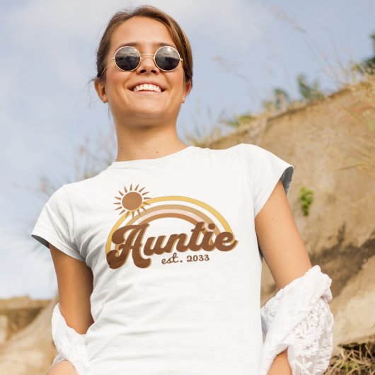 Retro Burnt Oranje Sun en Rainbow Auntie T-shirt