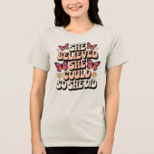 Retro Butterfly Empowerment T-shirt - Ze geloofde (Voorkant)