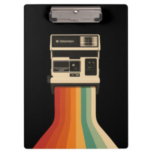 Retro camera met regenboogprint klembord