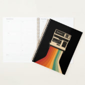 Retro camera met regenboogprint planner (Display)