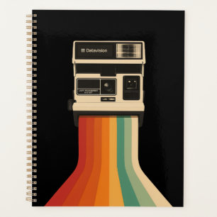 Retro camera met regenboogprint planner
