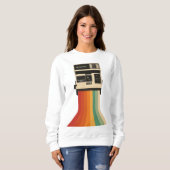 Retro camera met regenboogprint trui (Voorkant volledig)