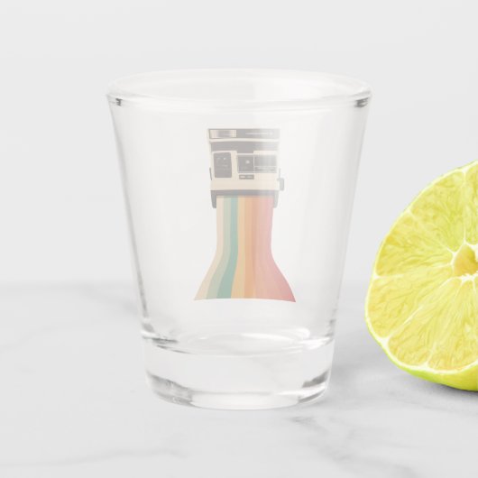 Retro Camera with Rainbow Print Shot Glas (Achterkant)