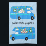 Retro Camper Motorhome RV Vanlife Xmas Theedoek<br><div class="desc">Decoreer je keuken met deze coole handdoek. Het maakt een geweldige huisopwarming of een cadeau ter gelegenheid van de verjaardag! U kunt het met uw eigen tekst ook aanpassen. Bekijk mijn winkel voor nog veel meer kleuren en patronen,  plus bijpassende keukenspullen!</div>
