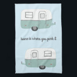 Retro Camper Trailer RV Motorhome Blue Theedoek<br><div class="desc">Decoreer je keuken met deze coole handdoek. Het maakt een geweldige huisopwarming of een cadeau ter gelegenheid van de verjaardag! U kunt het aanpassen en tekst ook toevoegen. Bekijk mijn winkel voor nog veel meer kleuren en patronen,  plus bijpassende keukenspullen!</div>