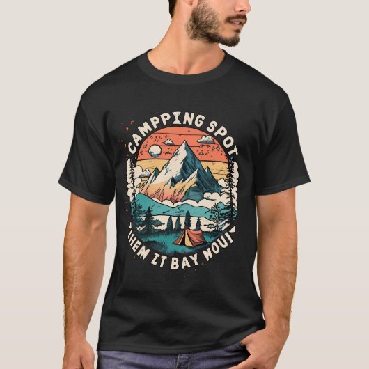 Retro Camping Spot T-Shirt – Adventure Mountain (Voorkant)