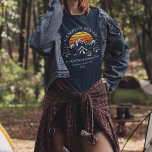 Retro Camping Squad mam Matching Family T-shirt<br><div class="desc">Op een familiekampeervakantie? Pas deze camping retro kampeerkamp shirten voor de gehele familie aan door uw familienaam of douanetekst, en jaar van het avontuur toe te voegen. Ik hoop dat het niet alleen over het koele ontwerp is dat uw oog betrapt maar het feit dat u het nooit in een...</div>