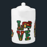 Retro Camping thema theepot<br><div class="desc">Heerlijk design op deze Retro camping thema theepot. Je zult verlangen naar de grote buitenlucht, kampvuren, marshmallows, geur van de dennen. Prachtige herinneringen.</div>