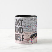 Retro Car on Road Map Mok (Midden)