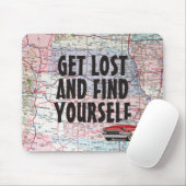 Retro Car on Road Map Muismat (Met muis)