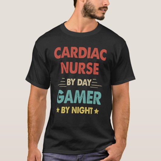 Retro cardiale zure tegen dag gamer bij nacht t-shirt (Voorkant)