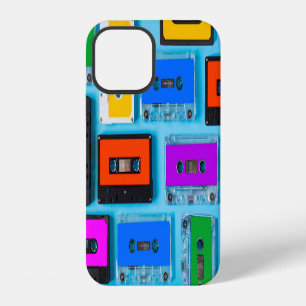 Retro Cassette: Blauw Achtergrond Collectie iPhone 12 Hoesje