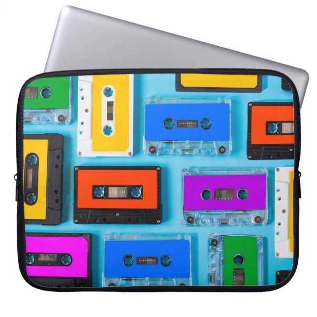 Retro Cassette: Blauw Achtergrond Collectie Laptop Sleeve (Voorkant)