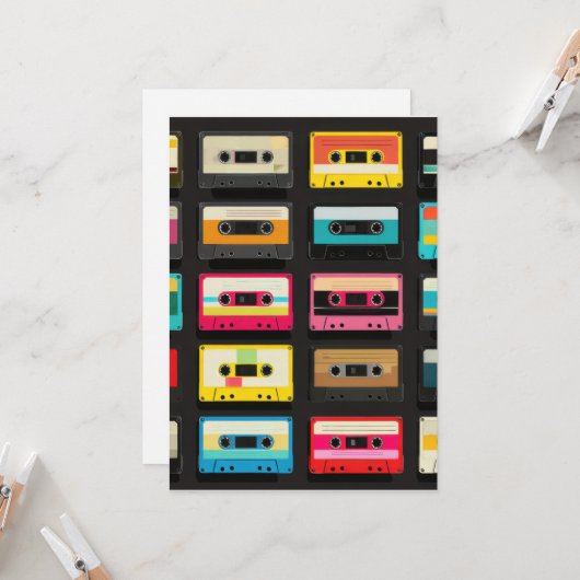 Retro Cassette Tape Pattern – Vintage Music Kaart (Voorkant / Achterkant in situ)