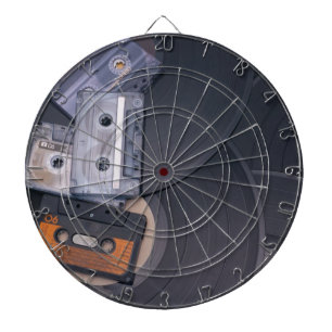 Retro-Cassettebandjes en vinylrecords van 80 Dartbord