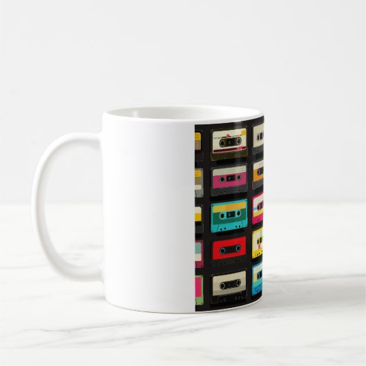 Retro Cassettespelband Patroon – Vintage Muziek Koffiemok (Links)