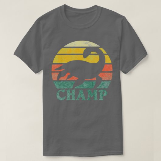 Retro Champ Lake Champlatte Monster Grafisch T-shirt (Design voorkant)