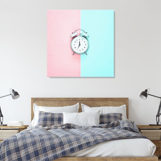 Retro charm lichtblauwe wekker op Roze & Blauwgroe Canvas Afdruk (Insitu (Slaapkamer))