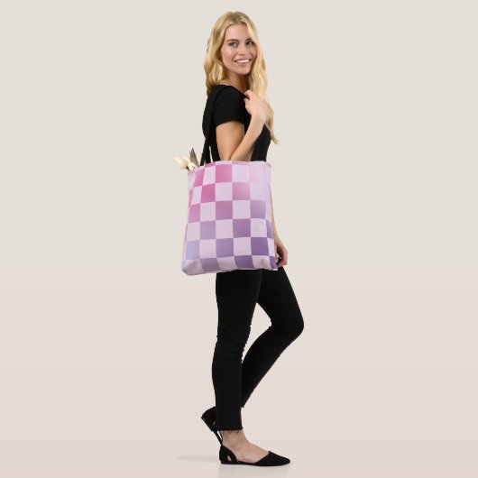 Retro Checker Geruite verloop Paarse patroon Tote Bag (Op model)