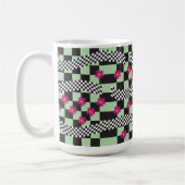 Retro Checkerboard Design met bloemen Koffiemok (Links)