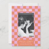 Retro Checkerboard Pink Orange Mod Wedding Photo Save The Date (Voorkant)