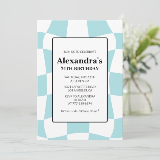 Retro Checkered Blue 74e verjaardag uitnodigingen (Staand voorkant)