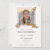 Retro Checkered foto verjaardag uitnodiging (Voorkant)