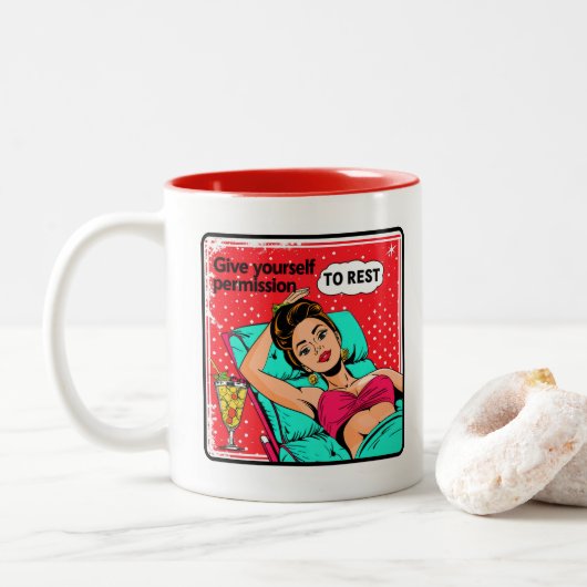 Retro Chic:  Pop Art Inspirerend Quote Tweekleurige Koffiemok (Met donut)