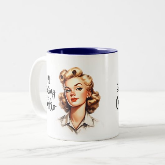 Retro Chic:  Sarcastische 50s vrouw Grappig Tweekleurige Koffiemok (Voorkant links)