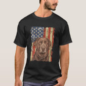 Retro Chocolate Lab met Amerikaanse vlag Gift Choc T-shirt (Voorkant)