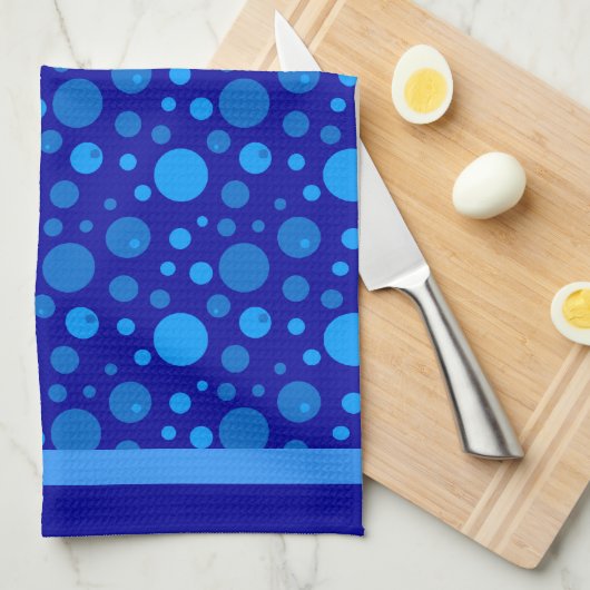 Retro Cirkels en Polka Dots in Blues op Donkerblau Theedoek (Quarter Fold)
