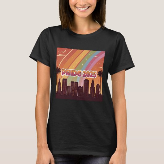 Retro City Skyline Pride 2025 Rainbow Dames T-shirt (Voorkant)