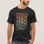 Retro  Classic 1950 70th Birthday Gifts 70 T-shirt<br><div class="desc">Retro Classic 1950 70th Birthday Gifts 70 Years Old is een perfecte geboortencadeaugedachte voor mannen en vrouwen. 70 jaar oude geweldige vintage voor vader, vader, moeder, volwassene, mama, oma, opa, papa, oom, papaw, poppen, peaw, familie. 70e verjaardag. Dit ontwerp uit 1950 is geweldig voor feestjes en feestelijkheden voor mannen en...</div>