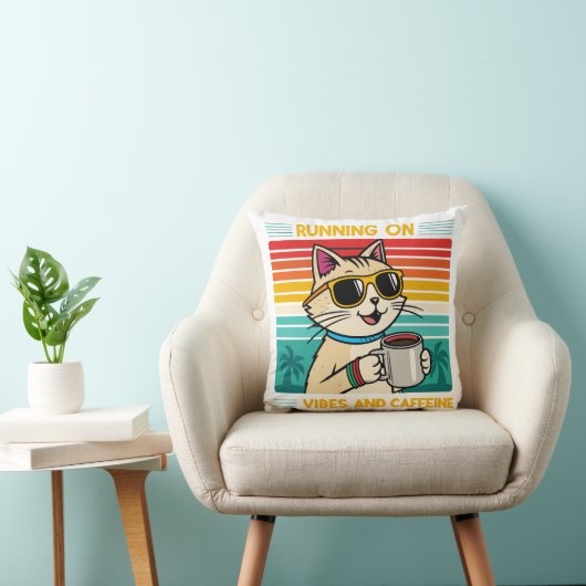 Retro Coffee Cat Vibes – Grappige cafeïne liefhebb Kussen (Stoel)