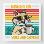 Retro Coffee Cat Vibes – Grappige cafeïne liefhebb Vierkante Klok (Voorkant)