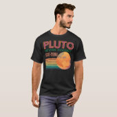 Retro Cool Pluto Never Forget 1930-2006 Science Sp T-shirt (Voorkant volledig)