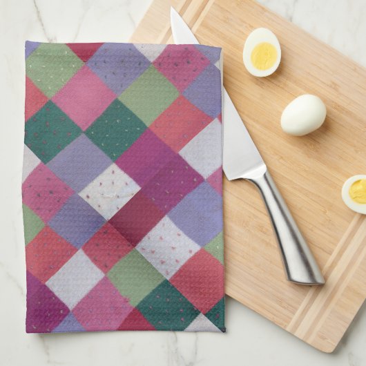 retro cottcore hand breekt kleurrijke vlekjes uit theedoek (Quarter Fold)